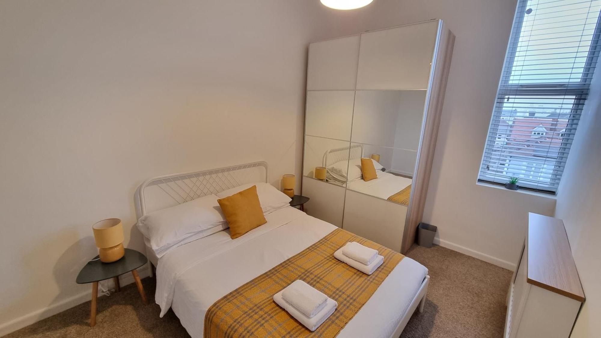 פורטסמות' Southsea Escape - Coastal Holiday Apartment - 2 Double Bedrooms מראה חיצוני תמונה