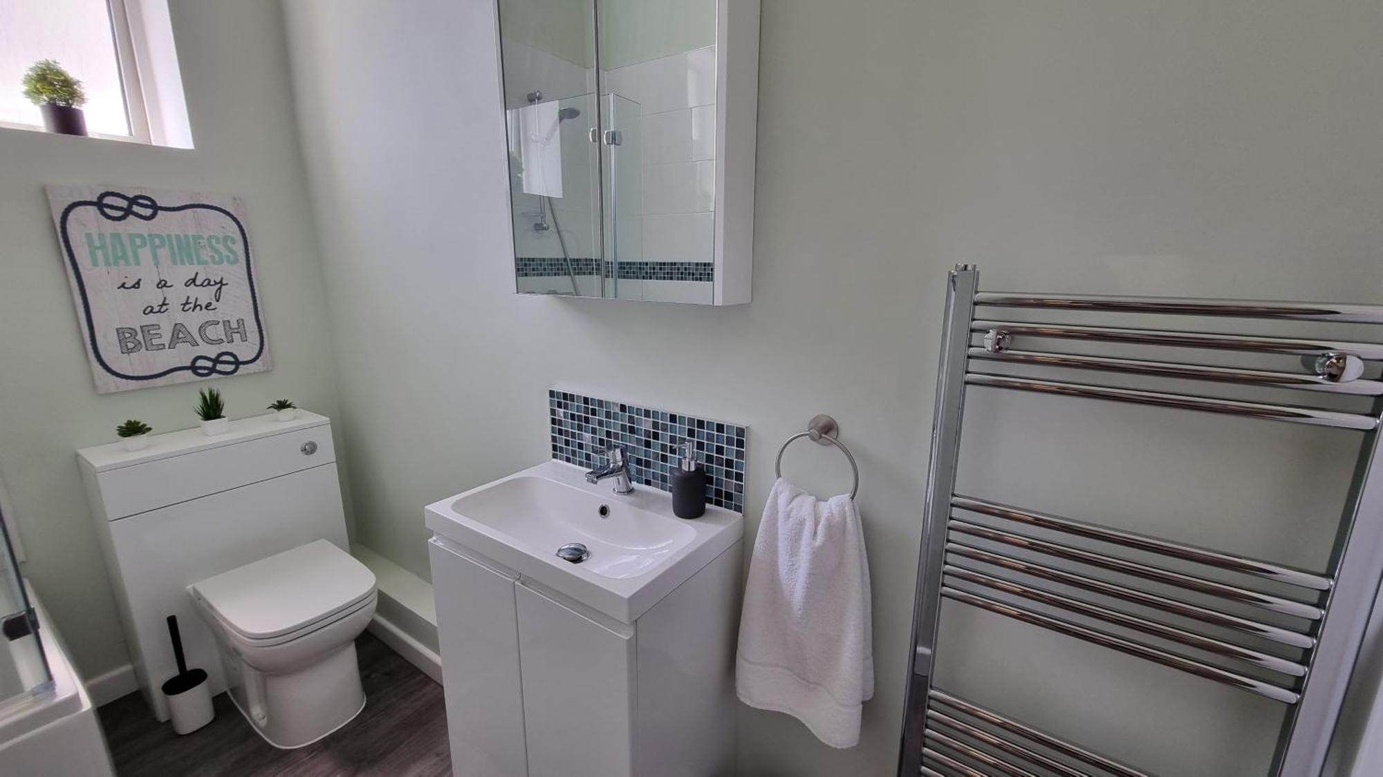 פורטסמות' Southsea Escape - Coastal Holiday Apartment - 2 Double Bedrooms מראה חיצוני תמונה